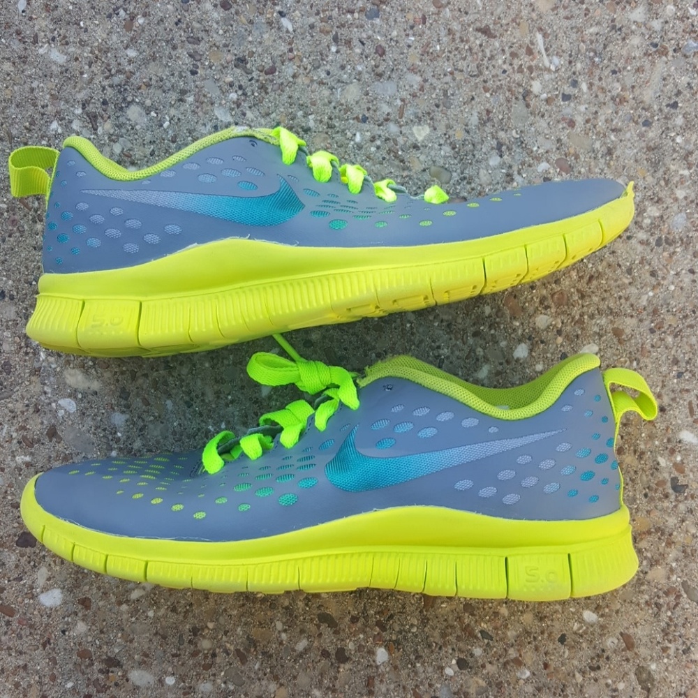 Nike Free Express Youth Athletic Sneakers 5Y Neon